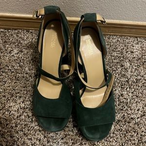 Green heels Michael Kors